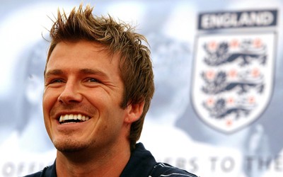 浩瀚体育-于帕梅卡诺失误导致球队输球